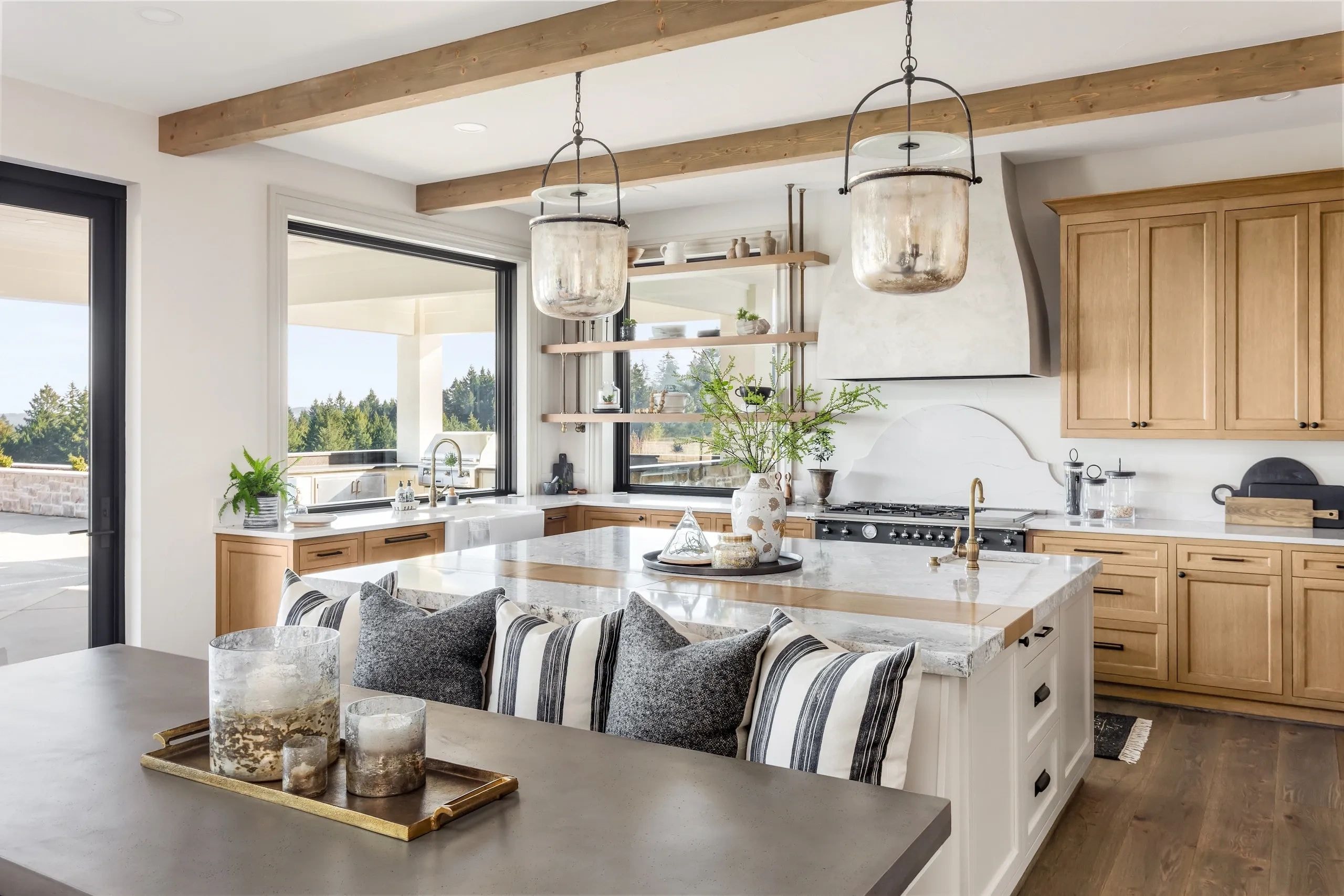 Bright modern farmhouse kitchen